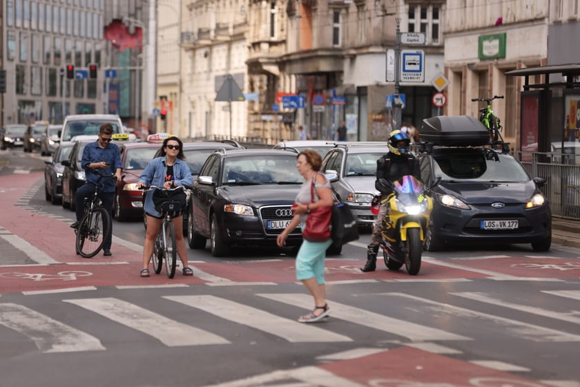 Remont torów na skrzyżowaniu ulic Piłsudskiego i Świdnickiej we Wrocławiu, 29 lipca 2023