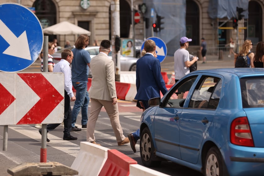 Remont torów na skrzyżowaniu ulic Piłsudskiego i Świdnickiej we Wrocławiu, 29 lipca 2023