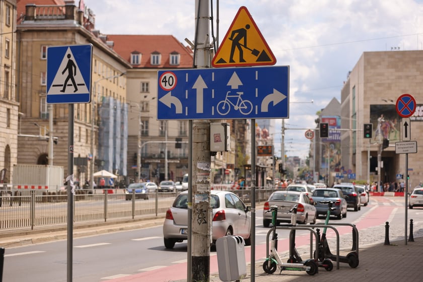 Remont torów na skrzyżowaniu ulic Piłsudskiego i Świdnickiej we Wrocławiu, 29 lipca 2023
