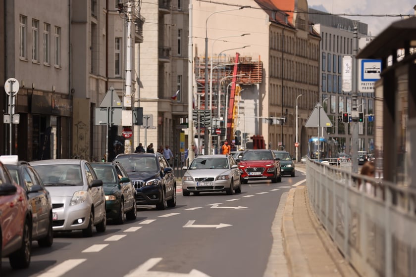 Remont torów na skrzyżowaniu ulic Piłsudskiego i Świdnickiej we Wrocławiu, 29 lipca 2023