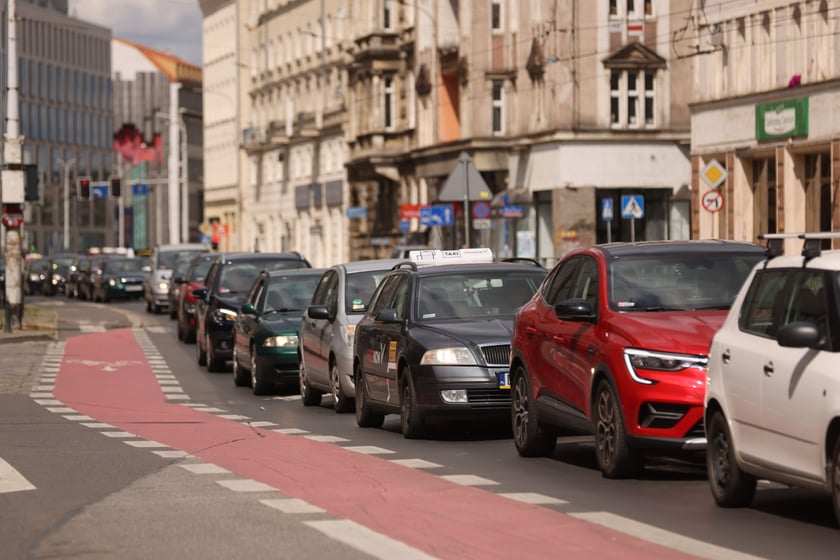 Remont torów na skrzyżowaniu ulic Piłsudskiego i Świdnickiej we Wrocławiu, 29 lipca 2023
