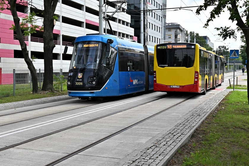Pierwszy dzień regularnych kursów tramwajów na Nowy Dwór.