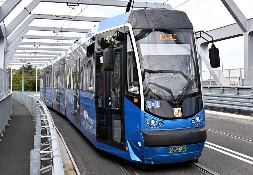 Pierwszy dzień regularnych kursów tramwajów na Nowy Dwór.