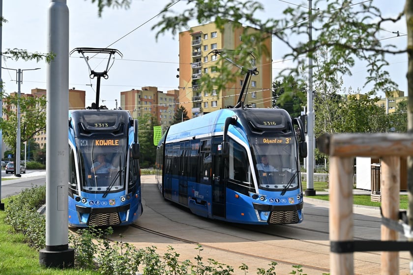 Pierwszy dzień regularnych kursów tramwajów na Nowy Dwór.