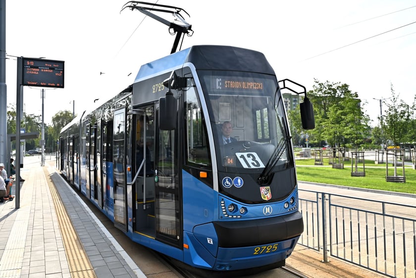 Pierwszy dzień regularnych kursów tramwajów na Nowy Dwór.