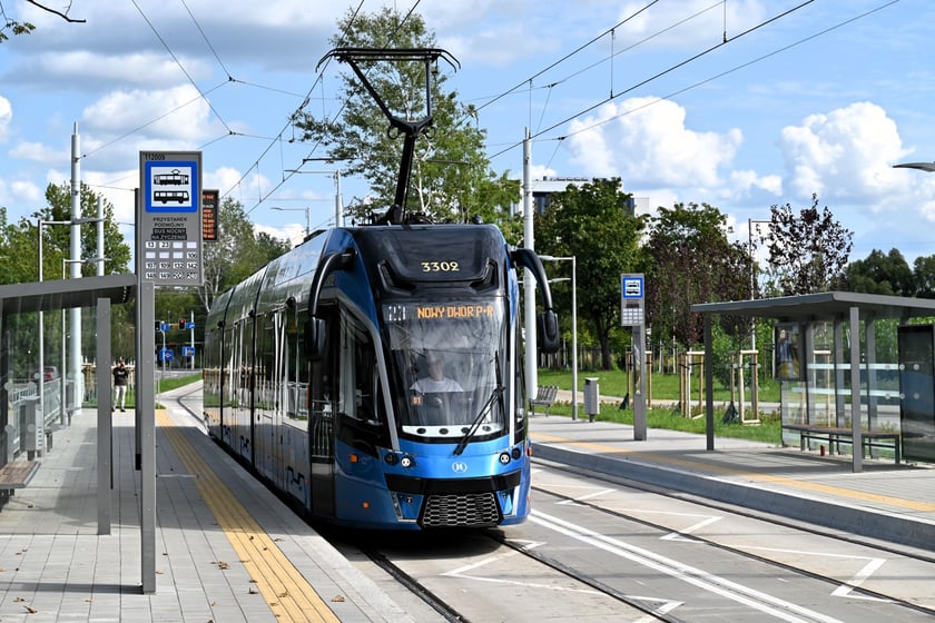 Pierwszy dzień regularnych kursów tramwajów na Nowy Dwór.