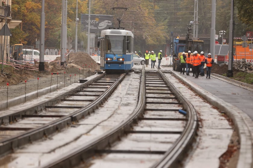 Próbne przejazdy tramwajów przez plac Staszica.