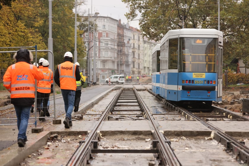 Próbne przejazdy tramwajów przez plac Staszica.