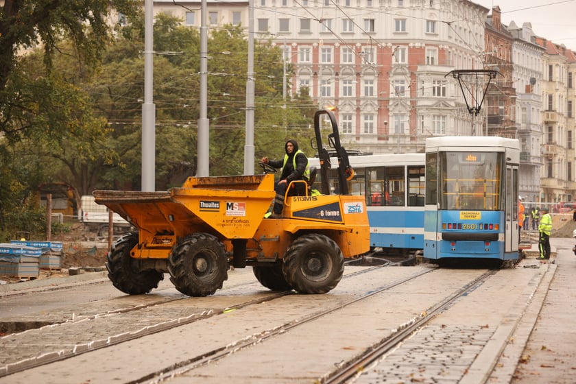 Próbne przejazdy tramwajów przez plac Staszica.