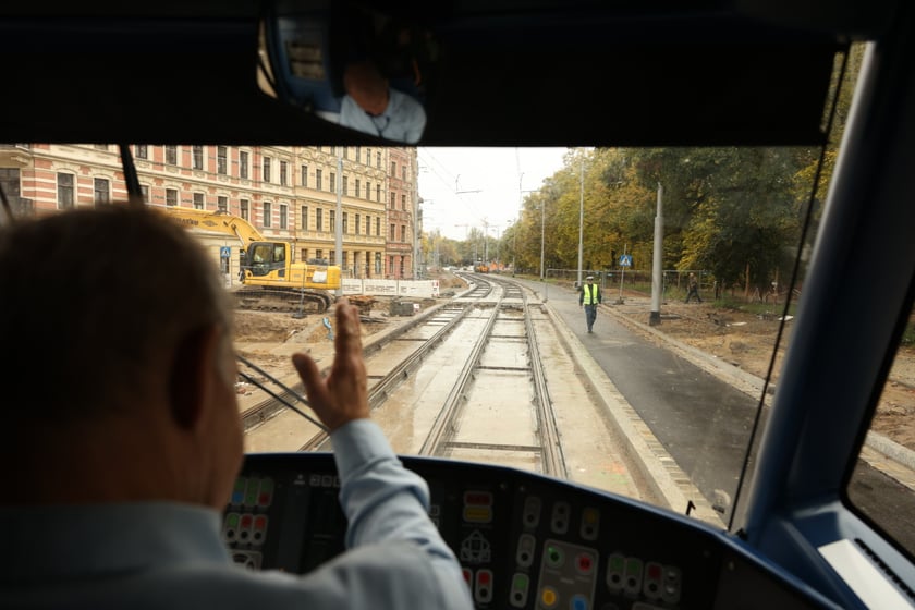 Próbne przejazdy tramwajów przez plac Staszica.