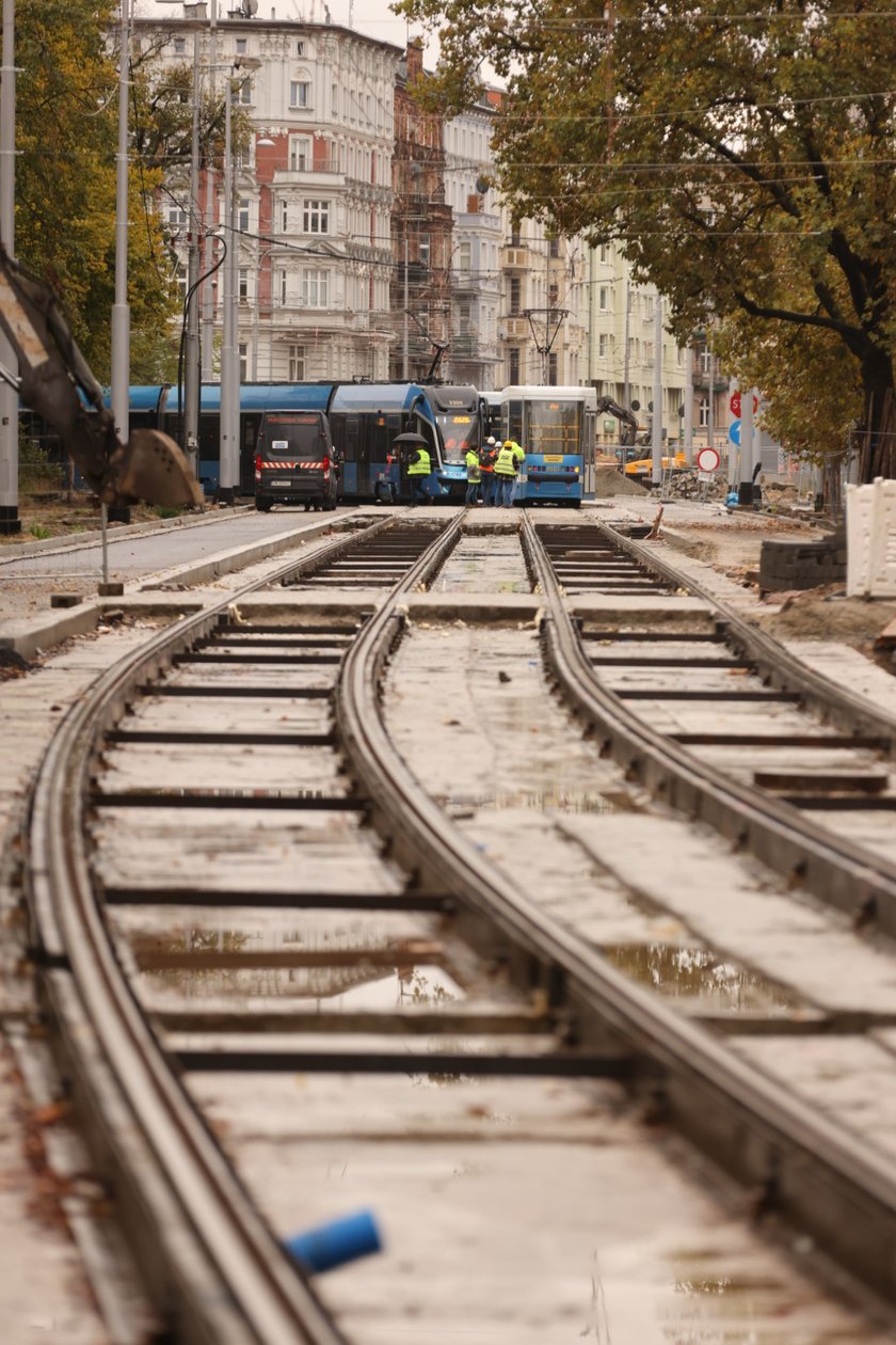 Próbne przejazdy tramwajów przez plac Staszica.