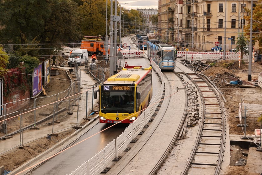 Próbne przejazdy tramwajów przez plac Staszica.
