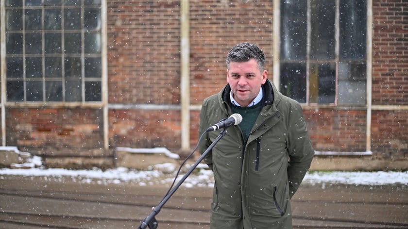 Wiceprezes MPK Wrocław Przemysław Nowicki apeluje do kierowców i pieszych o szczególną ostrożność.