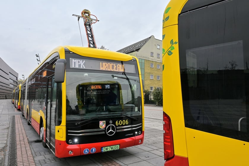 MPK Wrocław zaprezentowało wszystkie swoje elektryczne autobusy na placu Wolności.