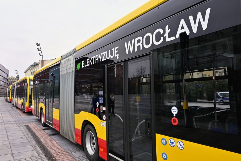 MPK Wrocław zaprezentowało wszystkie swoje elektryczne autobusy na placu Wolności.