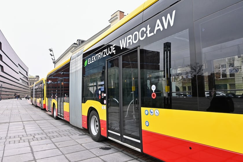 MPK Wrocław zaprezentowało wszystkie swoje elektryczne autobusy na placu Wolności.