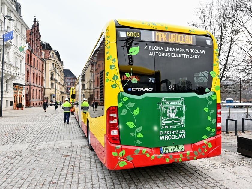 MPK Wrocław zaprezentowało wszystkie swoje elektryczne autobusy na placu Wolności.
