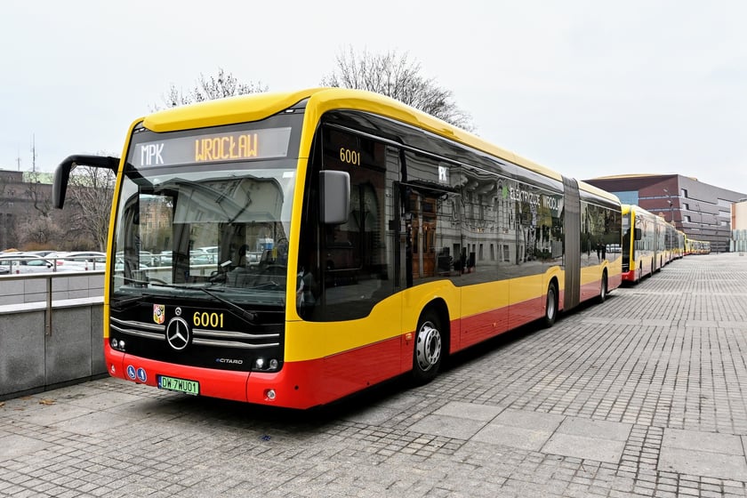 MPK Wrocław zaprezentowało wszystkie swoje elektryczne autobusy na placu Wolności.