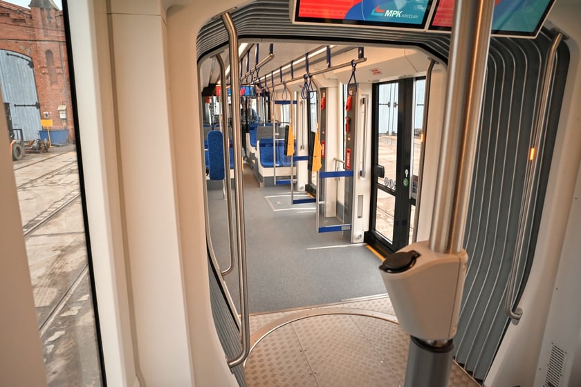 Wnętrze Pesy Twist 146N o numerze 3401 - pierwszego tego typu tramwaju w MPK Wrocław.