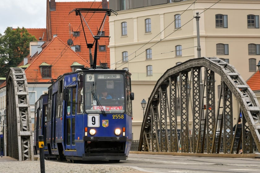Najstarszy należący do MPK Konstal 105 z 1975 roku i jedyny, który zachował oryginalny układ drzwi. Prawdopodobnie - mimo wymiany taboru - zostanie on w MPK jako tramwaj zabytkowy.