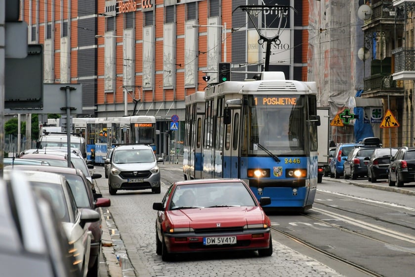 W barwach MPK Wrocław wciąż jeździ około 80 Konstali serii 105 (105Na, 105NWr i 105 NWrAs) wyprodukowanych w latach 1975-1991.