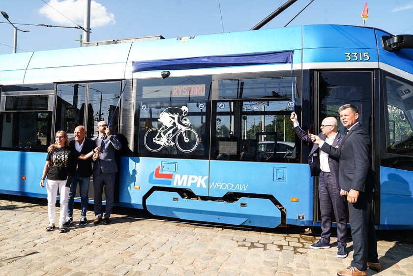 Uroczystość nadania tramwajowi imienia Ryszarda Szurkowskiego, 7 sierpnia 2024, zajezdnia Borek