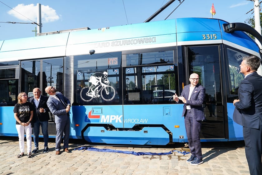 Uroczystość nadania tramwajowi imienia Ryszarda Szurkowskiego, 7 sierpnia 2024, zajezdnia Borek