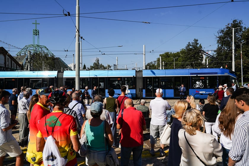 Uroczystość nadania tramwajowi imienia Ryszarda Szurkowskiego, 7 sierpnia 2024, zajezdnia Borek