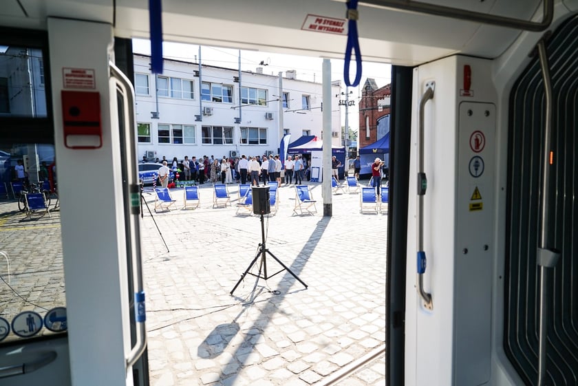 Uroczystość nadania tramwajowi imienia Ryszarda Szurkowskiego, 7 sierpnia 2024, zajezdnia Borek