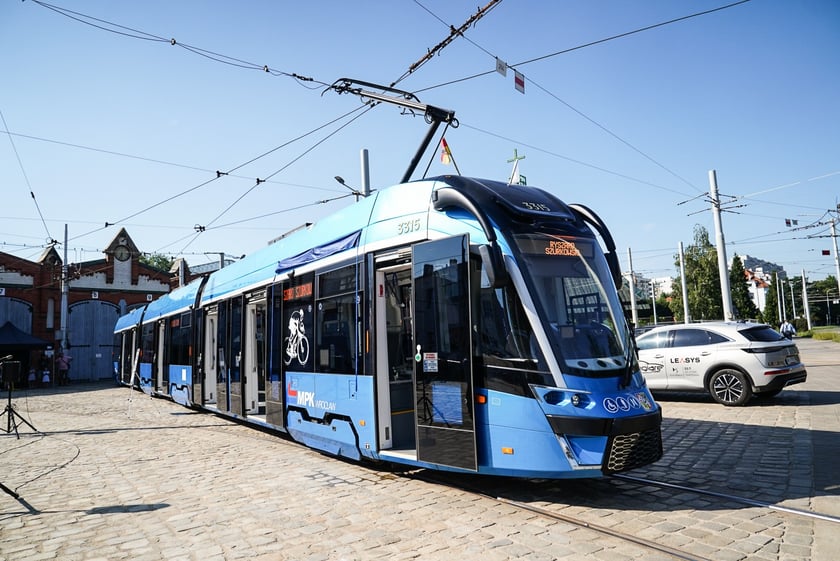 Uroczystość nadania tramwajowi imienia Ryszarda Szurkowskiego, 7 sierpnia 2024, zajezdnia Borek