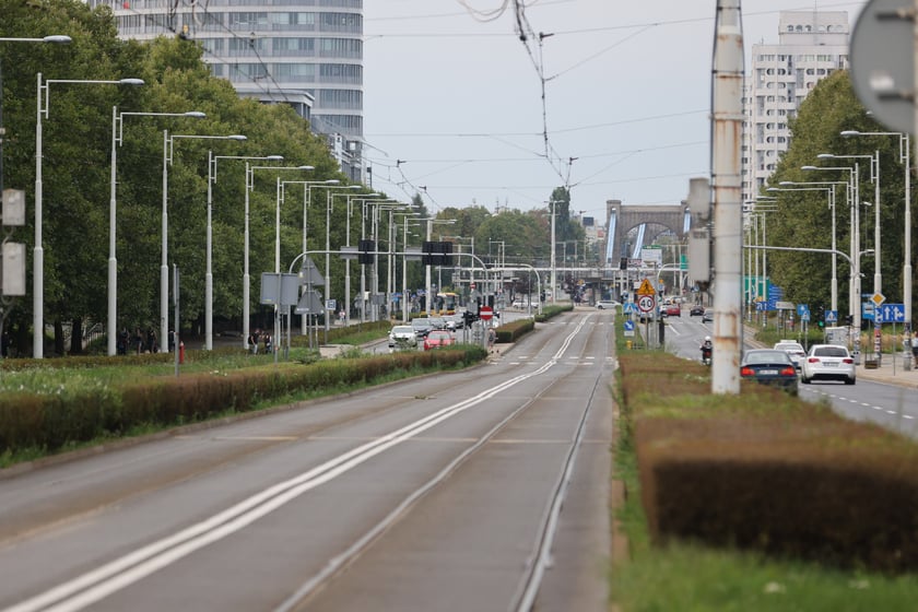Początek remontu torowiska na moście Szczytnickim