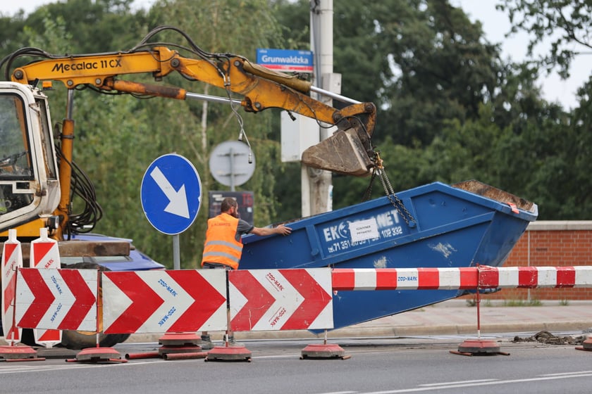 Początek remontu torowiska na moście Szczytnickim