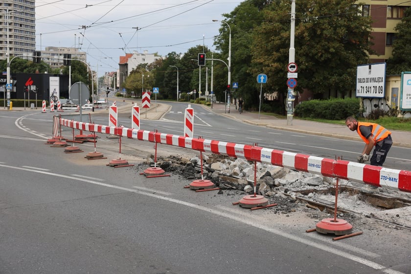 Początek remontu torowiska na moście Szczytnickim