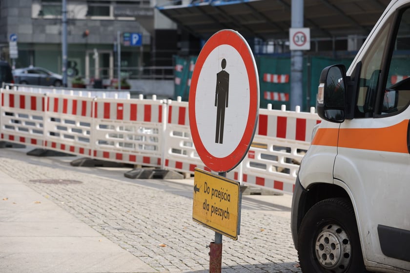 Początek remontu torów od strony Szewskiej