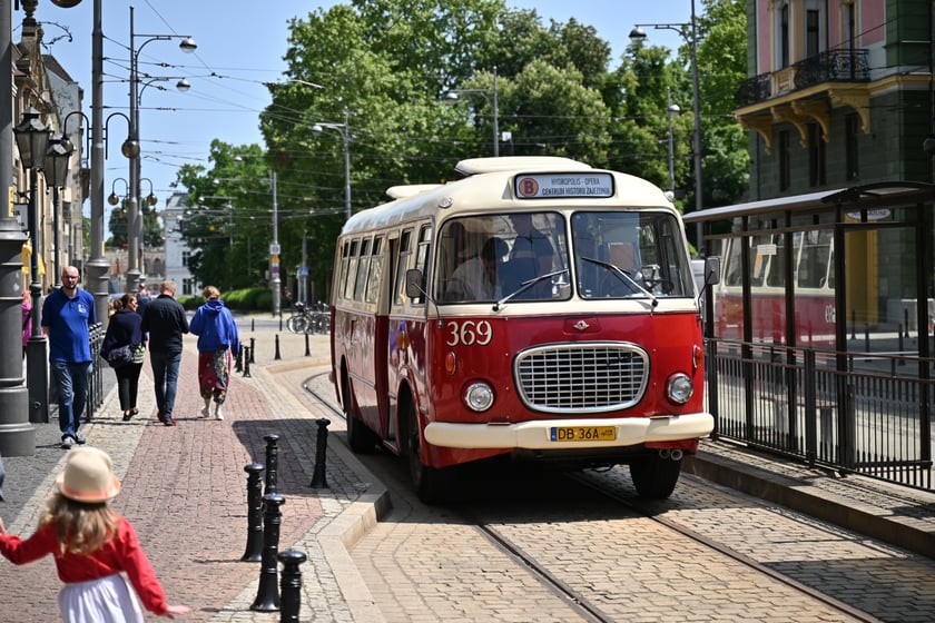 Jelcz 272 MEX zwany og&oacute;rkiem. Zdjęcie archwialne z 2023 roku