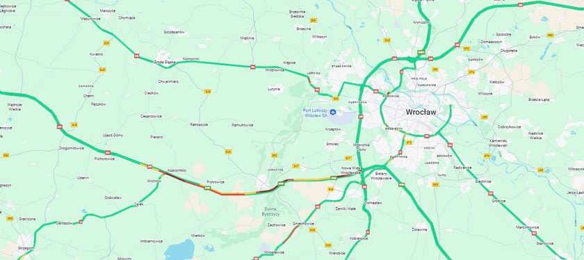 Na czerwono zaznaczono korek na A4 koło Wrocławia