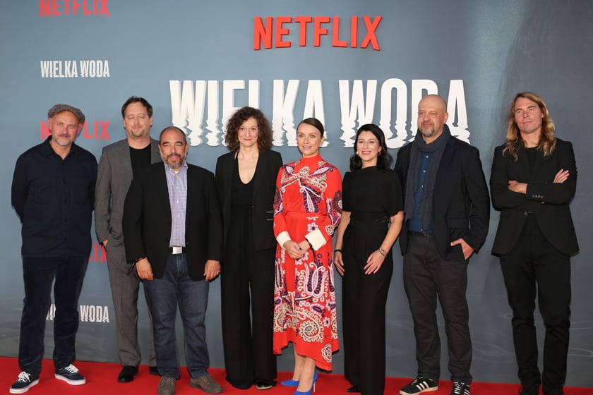 premiera serialu "Wielka woda" aktorzy: Agnieszka Żulewska, Tomasz Schuchardt, Ireneusz Czop, Anna Dymna, Tomasz Kot. wrocławianie, statyści