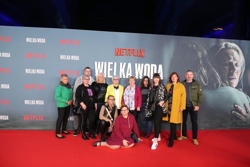 premiera serialu "Wielka woda" aktorzy: Agnieszka Żulewska, Tomasz Schuchardt, Ireneusz Czop, Anna Dymna, Tomasz Kot. wrocławianie, statyści