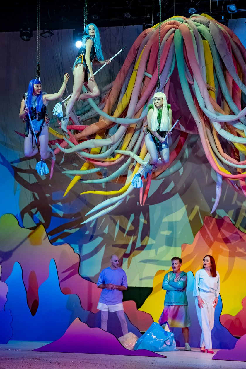 Scena z najnowszej premiery we wrocławskim Capitolu: ?Priscilla, Królowa Pustyni. Musical?. Data premiery: 7 października 2022 roku