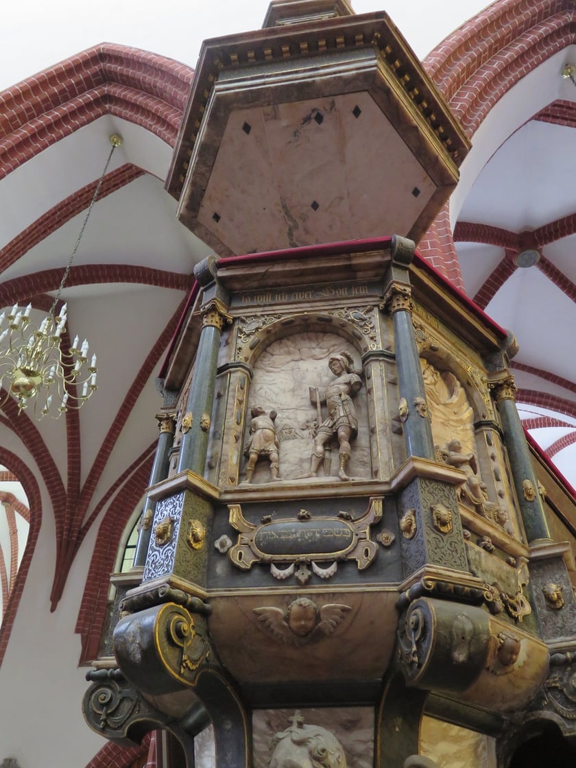 Ambona to majstersztyk artystyczny. I jest bardzo cenna. Na zdjęciu widać ambonę z kościoła św. Marii Magdaleny