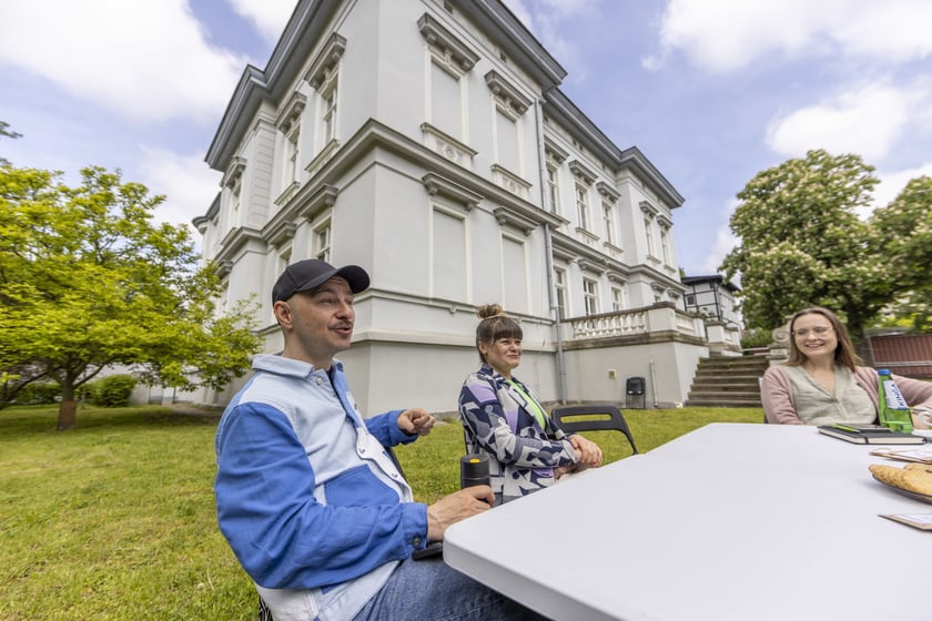 Paweł Soroka,&nbsp;Agnieszka Charkot i&nbsp;Dorota Oczak-Stach