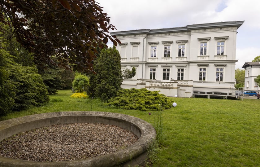 Willa z ogrodem przy al. Dębowej - siedziba Wrocławskiego Teatru Pantomimy