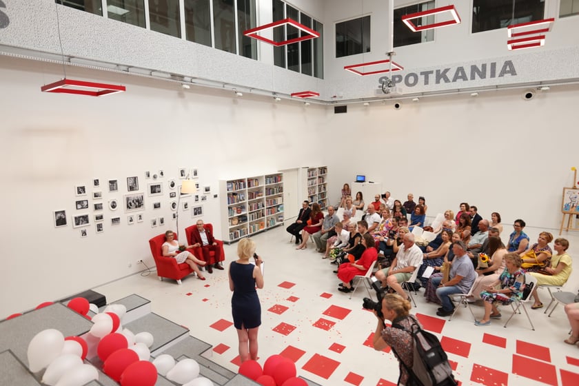 Agnieszka Gil i Piotr Gawałko ślubowali sobie miłość w bibliotece