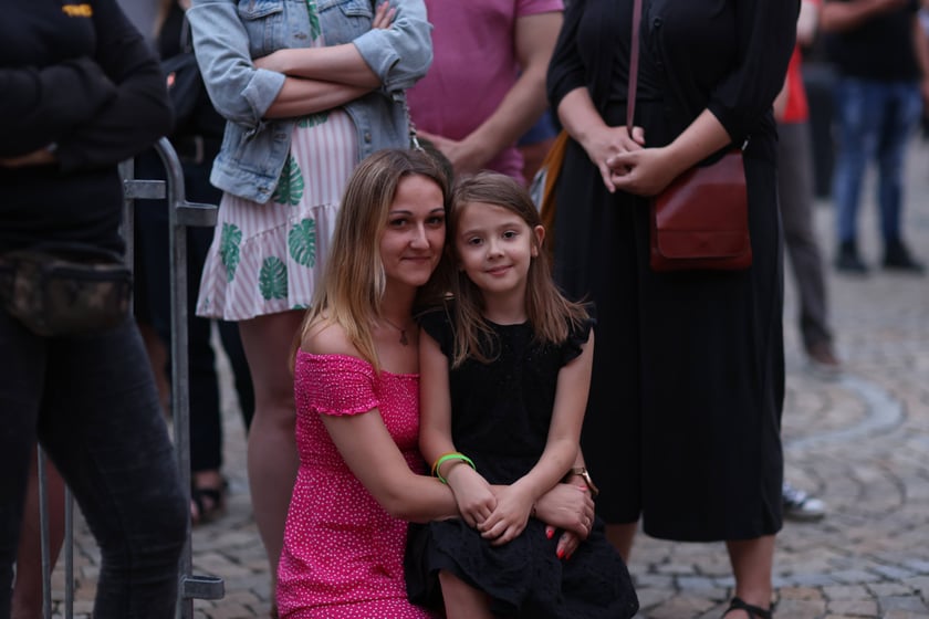Spektakl "75, czyli powojenna historia Wrocławia" na scenie w Rynku