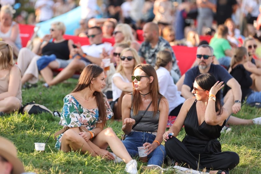 Gorąca zabawa na Santander Letnie Brzmienia 2023. Tłumy na Partynicach.