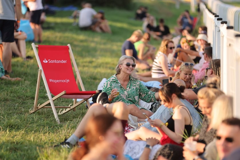 Gorąca zabawa na Santander Letnie Brzmienia 2023. Tłumy na Partynicach.
