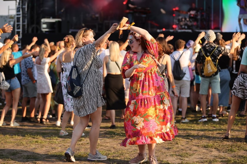 Gorąca zabawa na Santander Letnie Brzmienia 2023. Tłumy na Partynicach.