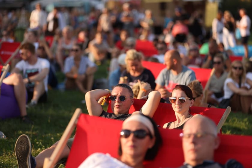 Gorąca zabawa na Santander Letnie Brzmienia 2023. Tłumy na Partynicach.