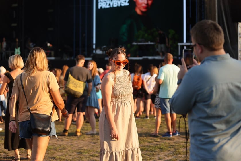 Gorąca zabawa na Santander Letnie Brzmienia 2023. Tłumy na Partynicach.