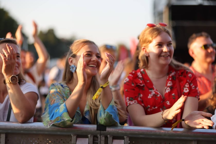 Gorąca zabawa na Santander Letnie Brzmienia 2023. Tłumy na Partynicach.